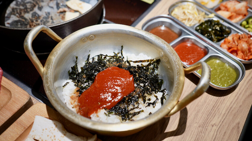 [新莊] 燒桶子韓式烤肉｜宏匯廣場美食推薦「平價韓式烤肉」小菜冰棒吃到飽！