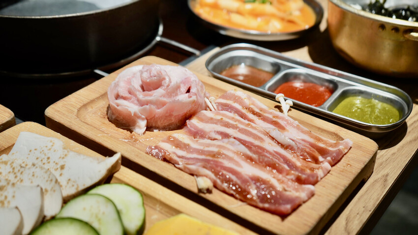 [新莊] 燒桶子韓式烤肉｜宏匯廣場美食推薦「平價韓式烤肉」小菜冰棒吃到飽！