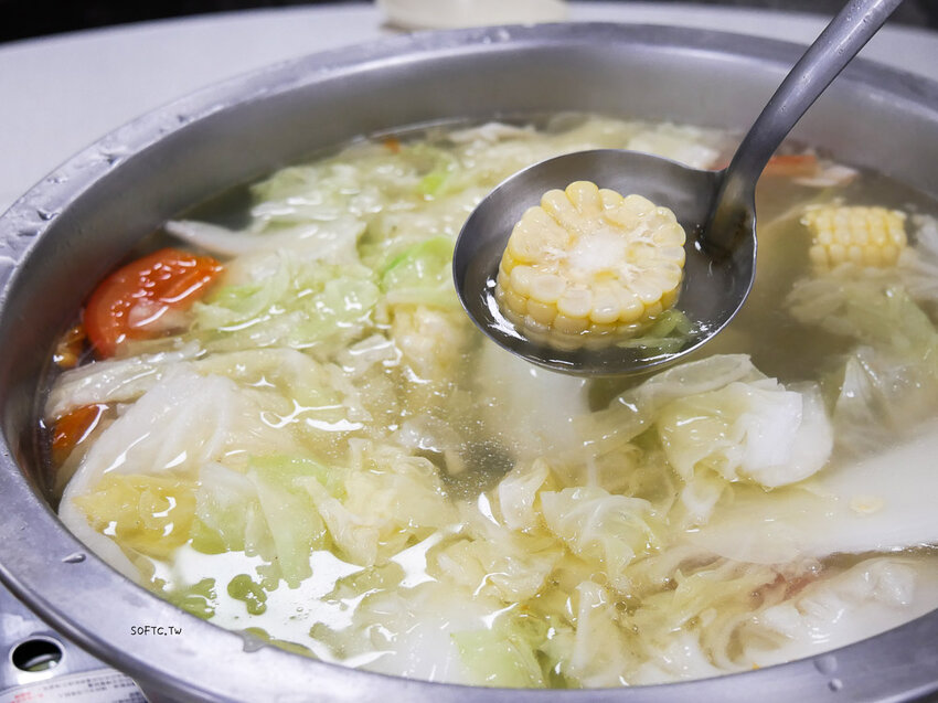 行天宮站美食推薦》89海鮮●生猛活體帝王蟹現抓現煮超新鮮! 合江街超人氣火鍋燒烤兩吃帝王蟹