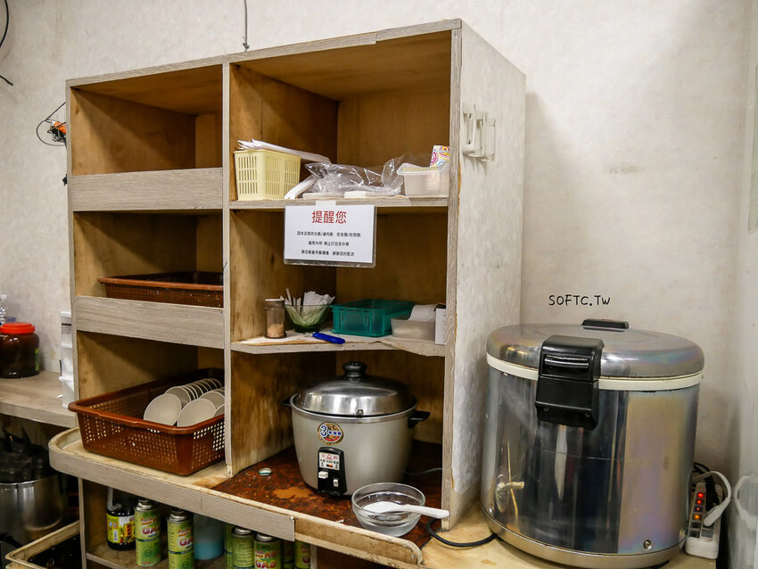 行天宮站美食推薦》89海鮮●生猛活體帝王蟹現抓現煮超新鮮! 合江街超人氣火鍋燒烤兩吃帝王蟹