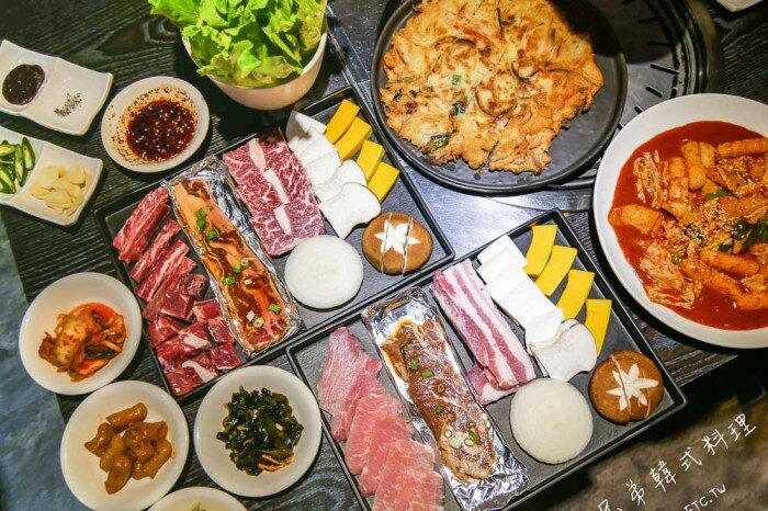 行天宮站美食推薦》89海鮮●生猛活體帝王蟹現抓現煮超新鮮! 合江街超人氣火鍋燒烤兩吃帝王蟹