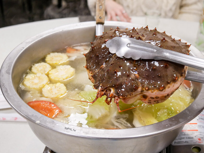 行天宮站美食推薦》89海鮮●生猛活體帝王蟹現抓現煮超新鮮! 合江街超人氣火鍋燒烤兩吃帝王蟹