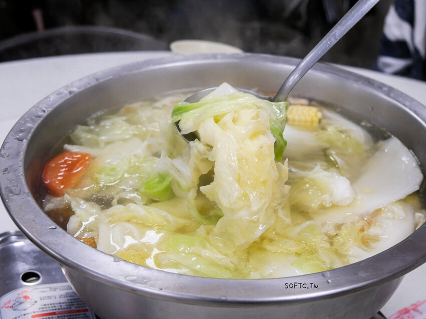 行天宮站美食推薦》89海鮮●生猛活體帝王蟹現抓現煮超新鮮! 合江街超人氣火鍋燒烤兩吃帝王蟹