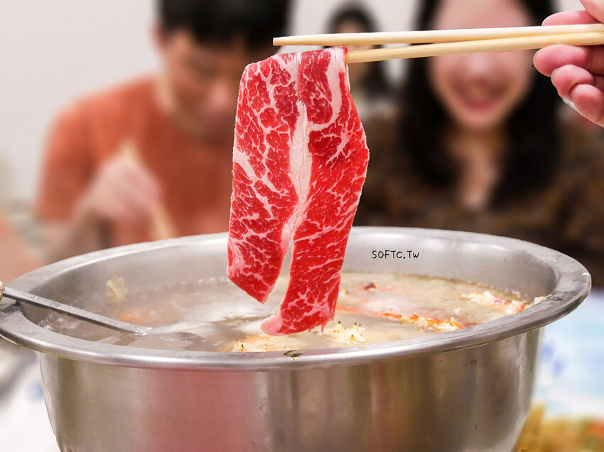 行天宮站美食推薦》89海鮮●生猛活體帝王蟹現抓現煮超新鮮! 合江街超人氣火鍋燒烤兩吃帝王蟹