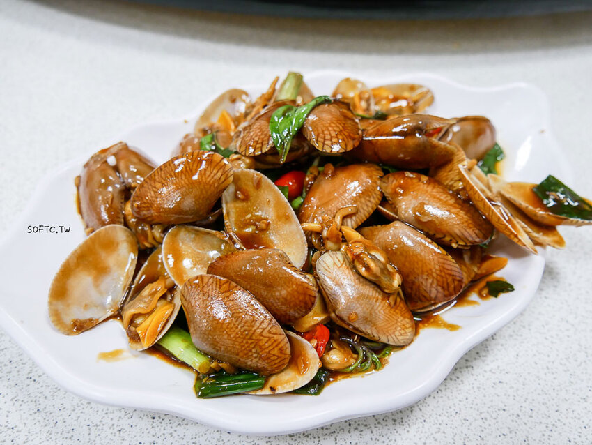 行天宮站美食推薦》89海鮮●生猛活體帝王蟹現抓現煮超新鮮! 合江街超人氣火鍋燒烤兩吃帝王蟹