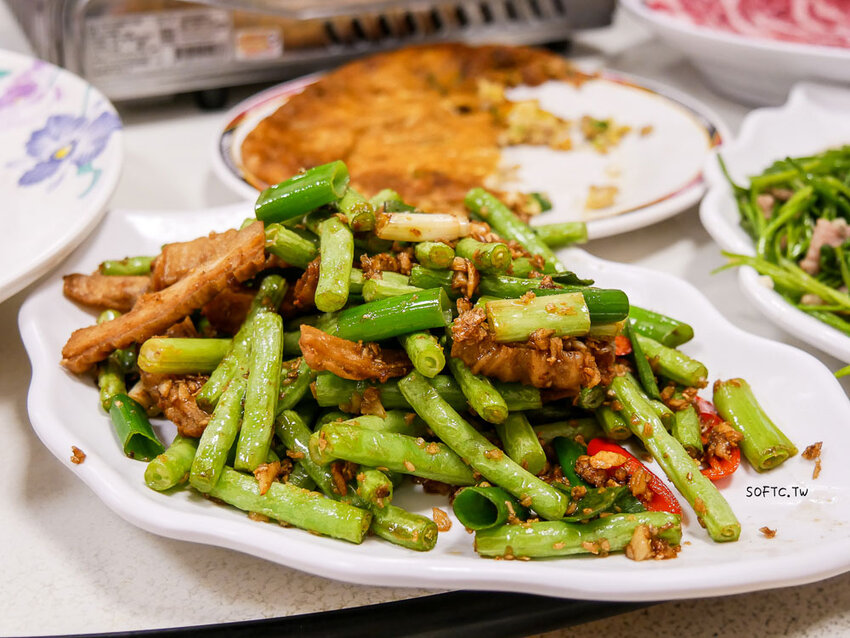 行天宮站美食推薦》89海鮮●生猛活體帝王蟹現抓現煮超新鮮! 合江街超人氣火鍋燒烤兩吃帝王蟹