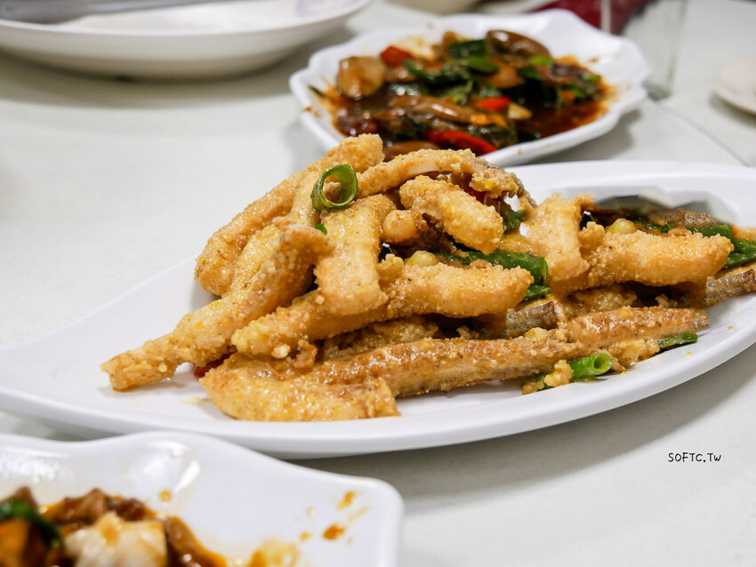 行天宮站美食推薦》89海鮮●生猛活體帝王蟹現抓現煮超新鮮! 合江街超人氣火鍋燒烤兩吃帝王蟹