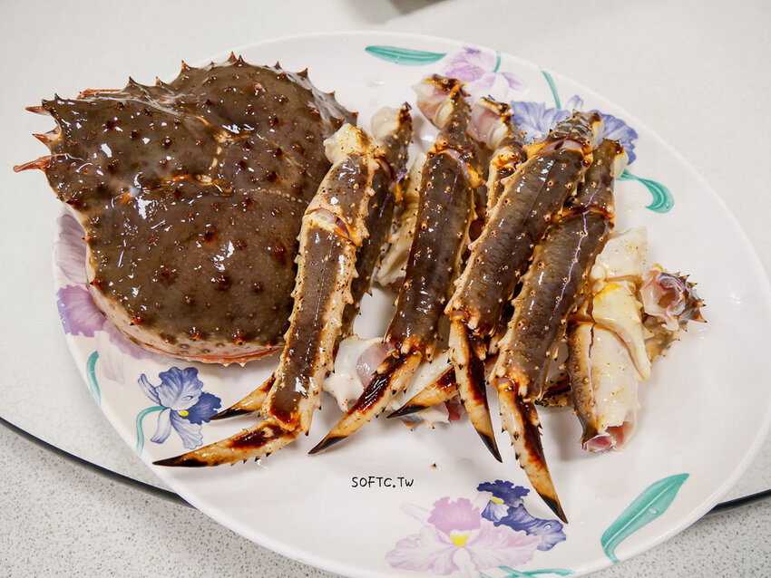 行天宮站美食推薦》89海鮮●生猛活體帝王蟹現抓現煮超新鮮! 合江街超人氣火鍋燒烤兩吃帝王蟹