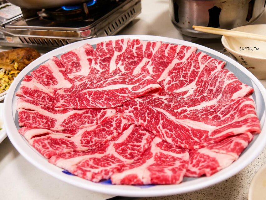 行天宮站美食推薦》89海鮮●生猛活體帝王蟹現抓現煮超新鮮! 合江街超人氣火鍋燒烤兩吃帝王蟹