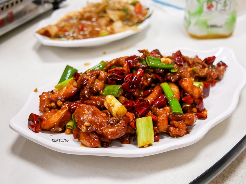 行天宮站美食推薦》89海鮮●生猛活體帝王蟹現抓現煮超新鮮! 合江街超人氣火鍋燒烤兩吃帝王蟹