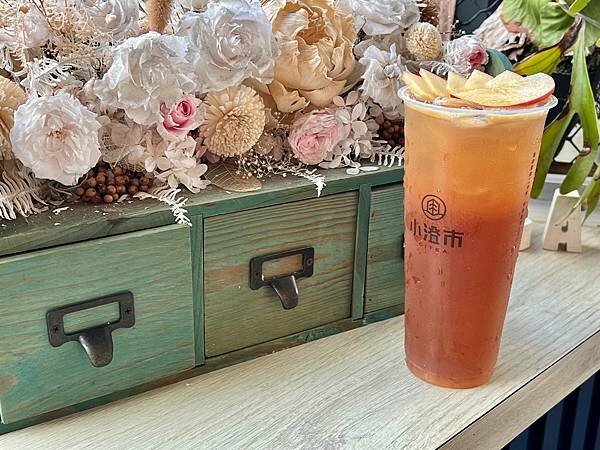 ＋（台中飲料）小澄市台中精誠旗艦店～鮮榨蘋果紅玉、塩雪四季春