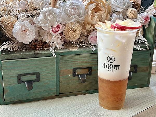 ＋（台中飲料）小澄市台中精誠旗艦店～鮮榨蘋果紅玉、塩雪四季春