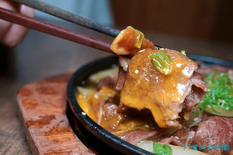 【板橋居酒屋】炭吉郎居酒屋-平價新鮮好吃，五百多評價4.9星一致好評，干貝雞翅、明太子玉子燒、生牛肉都是一絕