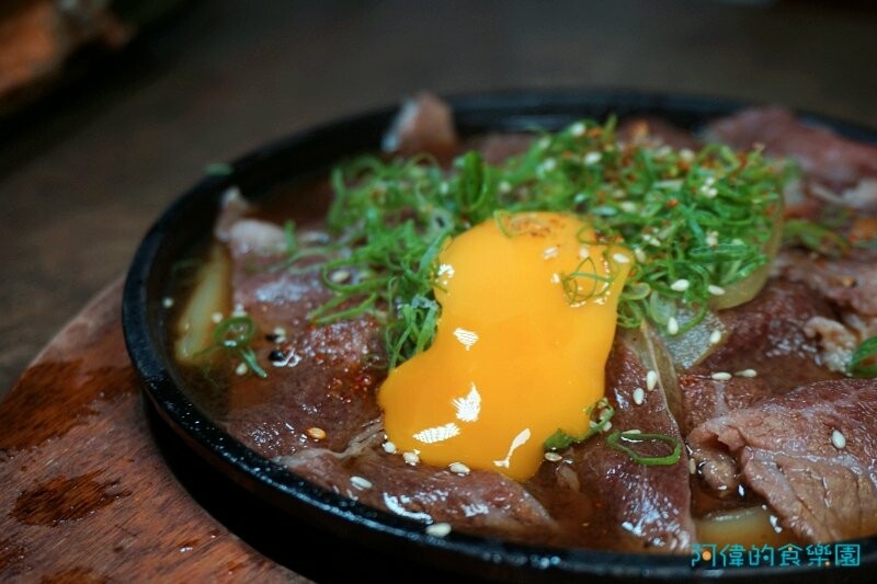 【板橋居酒屋】炭吉郎居酒屋-平價新鮮好吃，五百多評價4.9星一致好評，干貝雞翅、明太子玉子燒、生牛肉都是一絕