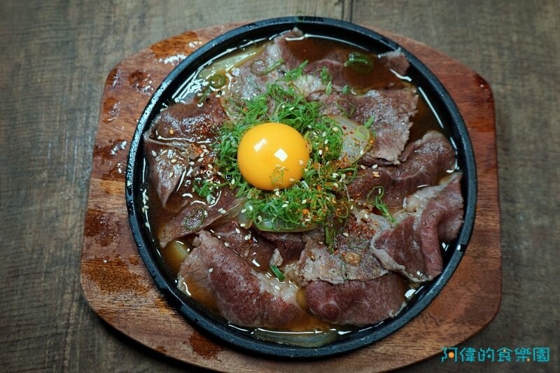 【板橋居酒屋】炭吉郎居酒屋-平價新鮮好吃，五百多評價4.9星一致好評，干貝雞翅、明太子玉子燒、生牛肉都是一絕