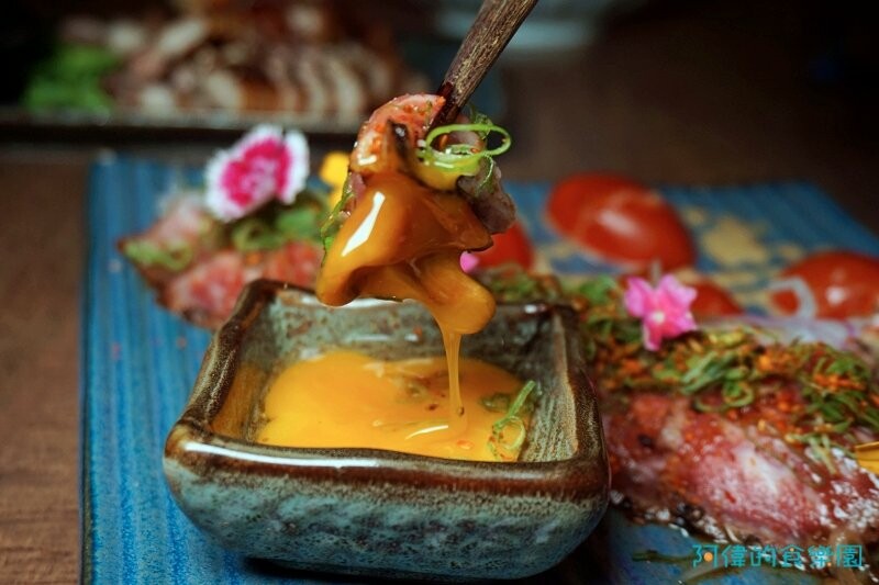 【板橋居酒屋】炭吉郎居酒屋-平價新鮮好吃，五百多評價4.9星一致好評，干貝雞翅、明太子玉子燒、生牛肉都是一絕