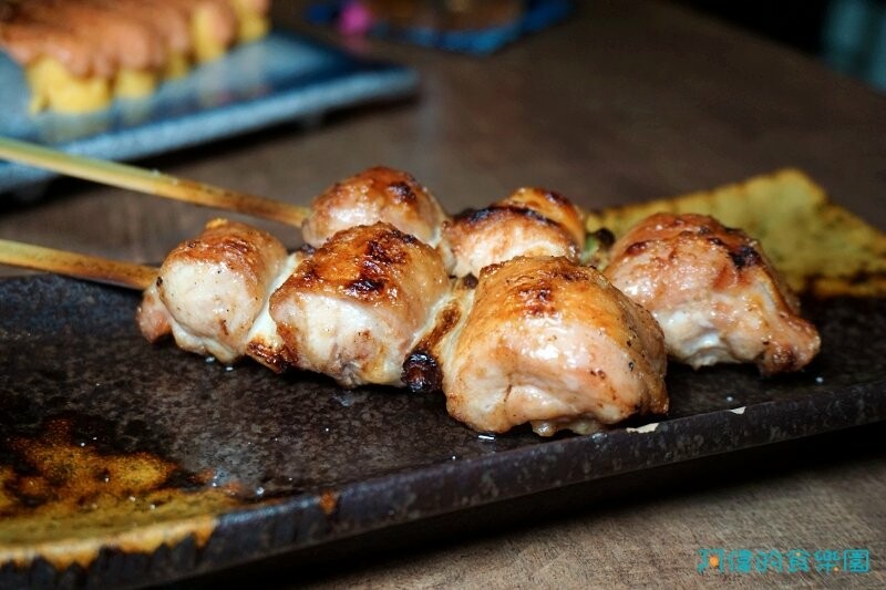 【板橋居酒屋】炭吉郎居酒屋-平價新鮮好吃，五百多評價4.9星一致好評，干貝雞翅、明太子玉子燒、生牛肉都是一絕