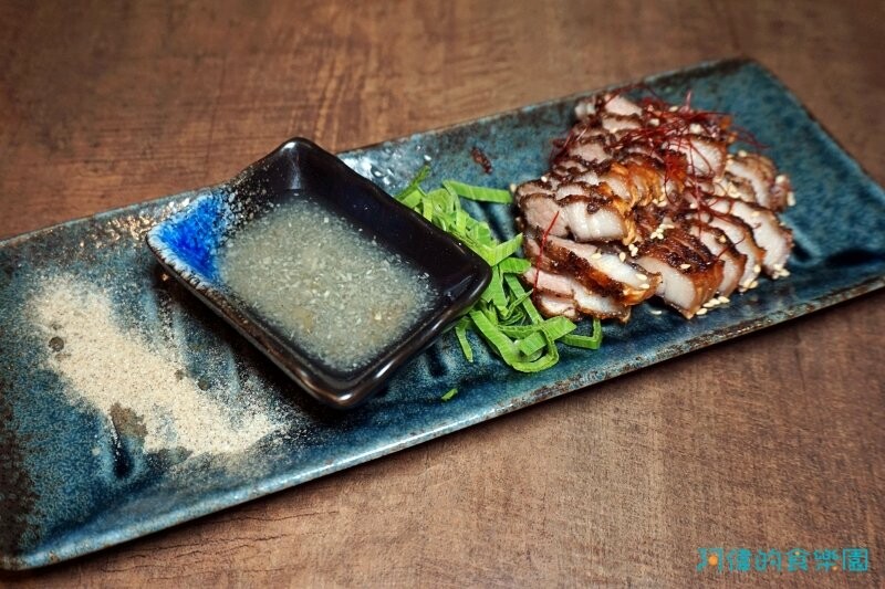 【板橋居酒屋】炭吉郎居酒屋-平價新鮮好吃，五百多評價4.9星一致好評，干貝雞翅、明太子玉子燒、生牛肉都是一絕