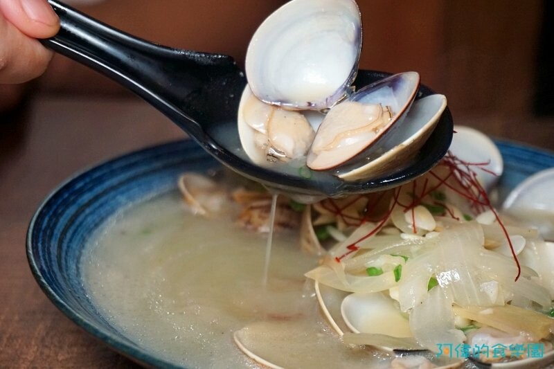 【板橋居酒屋】炭吉郎居酒屋-平價新鮮好吃，五百多評價4.9星一致好評，干貝雞翅、明太子玉子燒、生牛肉都是一絕