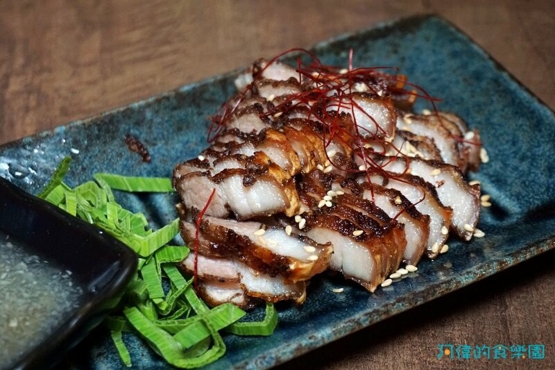 【板橋居酒屋】炭吉郎居酒屋-平價新鮮好吃，五百多評價4.9星一致好評，干貝雞翅、明太子玉子燒、生牛肉都是一絕