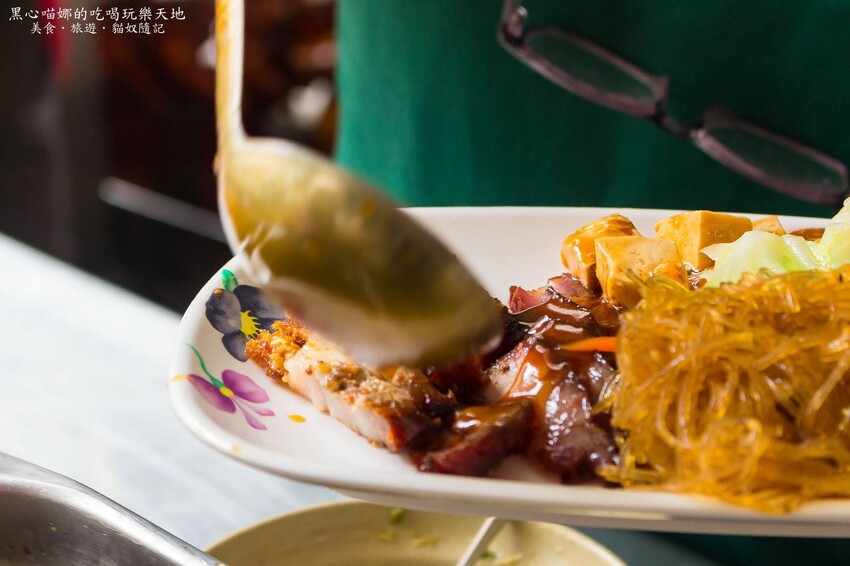 高雄苓雅︱詹記燒臘大排檔 香港老師傅經營,外皮薄脆油香、鴨肉軟嫩多汁的超好吃櫻桃燒鴨飯!