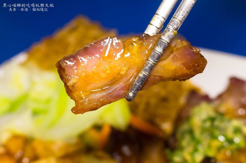 高雄苓雅︱詹記燒臘大排檔 香港老師傅經營,外皮薄脆油香、鴨肉軟嫩多汁的超好吃櫻桃燒鴨飯!