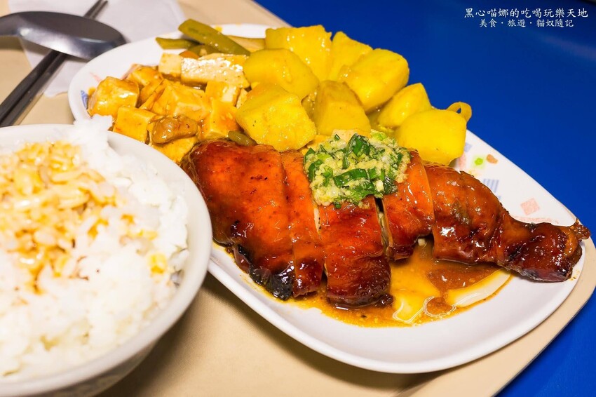 高雄苓雅︱詹記燒臘大排檔 香港老師傅經營,外皮薄脆油香、鴨肉軟嫩多汁的超好吃櫻桃燒鴨飯!