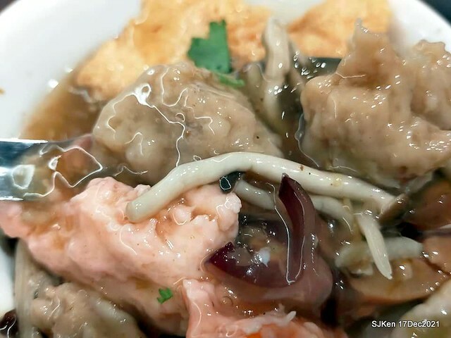 「川業艋舺新竹肉圓」(Fried pork meat ball, dry noodle &seafood soup store), Taipei, Taiwan, SJKen, Dec 17, 2021.