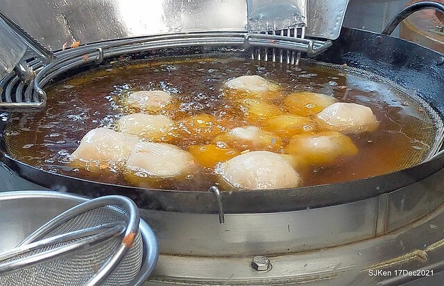 「川業艋舺新竹肉圓」(Fried pork meat ball, dry noodle &seafood soup store), Taipei, Taiwan, SJKen, Dec 17, 2021.