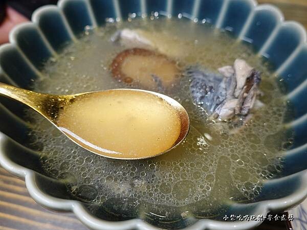 香菇烏骨雞湯-大稻埕復興客棧 (3).jpg
