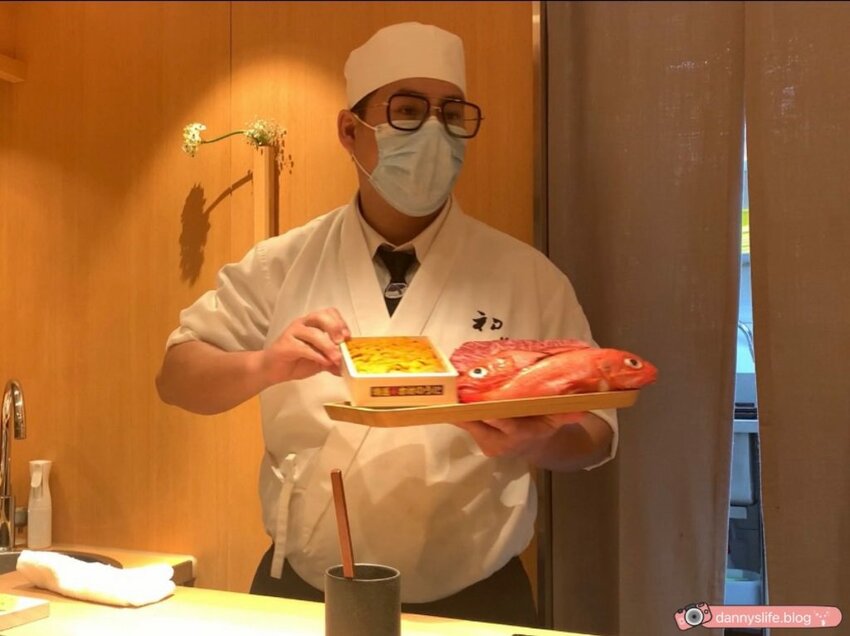 高CP值的日式板前壽司,多道新鮮食材、特色料理手法,加點爆量海膽壽司超美味!日式料理推薦~丹尼的吃喝玩樂 dannyslife.blog