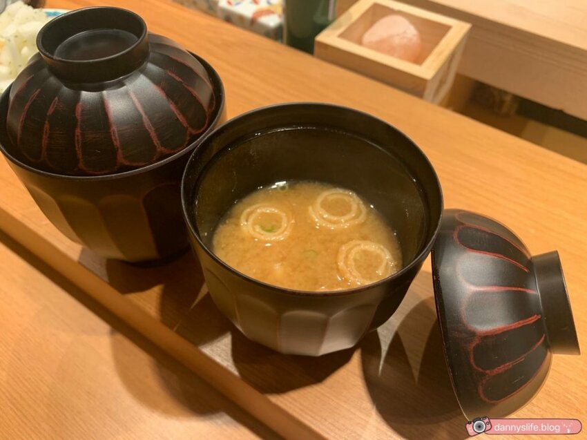 高CP值的日式板前壽司,多道新鮮食材、特色料理手法,加點爆量海膽壽司超美味!日式料理推薦~丹尼的吃喝玩樂 dannyslife.blog