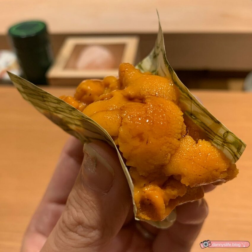 高CP值的日式板前壽司,多道新鮮食材、特色料理手法,加點爆量海膽壽司超美味!日式料理推薦~丹尼的吃喝玩樂 dannyslife.blog