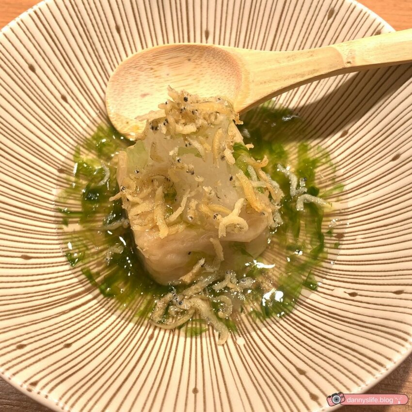 高CP值的日式板前壽司,多道新鮮食材、特色料理手法,加點爆量海膽壽司超美味!日式料理推薦~丹尼的吃喝玩樂 dannyslife.blog