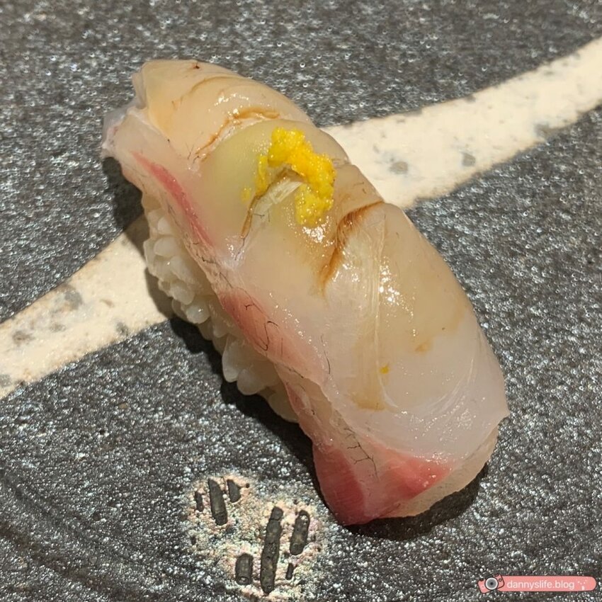 高CP值的日式板前壽司,多道新鮮食材、特色料理手法,加點爆量海膽壽司超美味!日式料理推薦~丹尼的吃喝玩樂 dannyslife.blog
