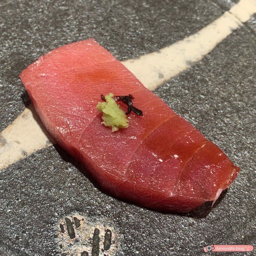 高CP值的日式板前壽司,多道新鮮食材、特色料理手法,加點爆量海膽壽司超美味!日式料理推薦~丹尼的吃喝玩樂 dannyslife.blog
