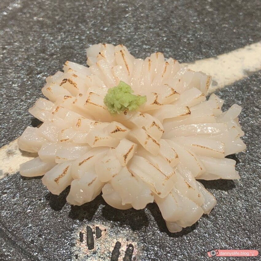 高CP值的日式板前壽司,多道新鮮食材、特色料理手法,加點爆量海膽壽司超美味!日式料理推薦~丹尼的吃喝玩樂 dannyslife.blog