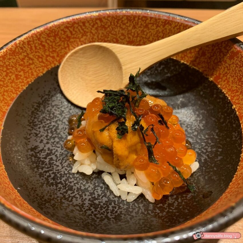 高CP值的日式板前壽司,多道新鮮食材、特色料理手法,加點爆量海膽壽司超美味!日式料理推薦~丹尼的吃喝玩樂 dannyslife.blog
