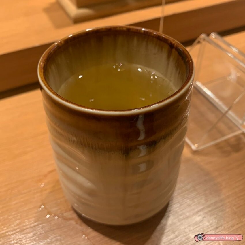 高CP值的日式板前壽司,多道新鮮食材、特色料理手法,加點爆量海膽壽司超美味!日式料理推薦~丹尼的吃喝玩樂 dannyslife.blog