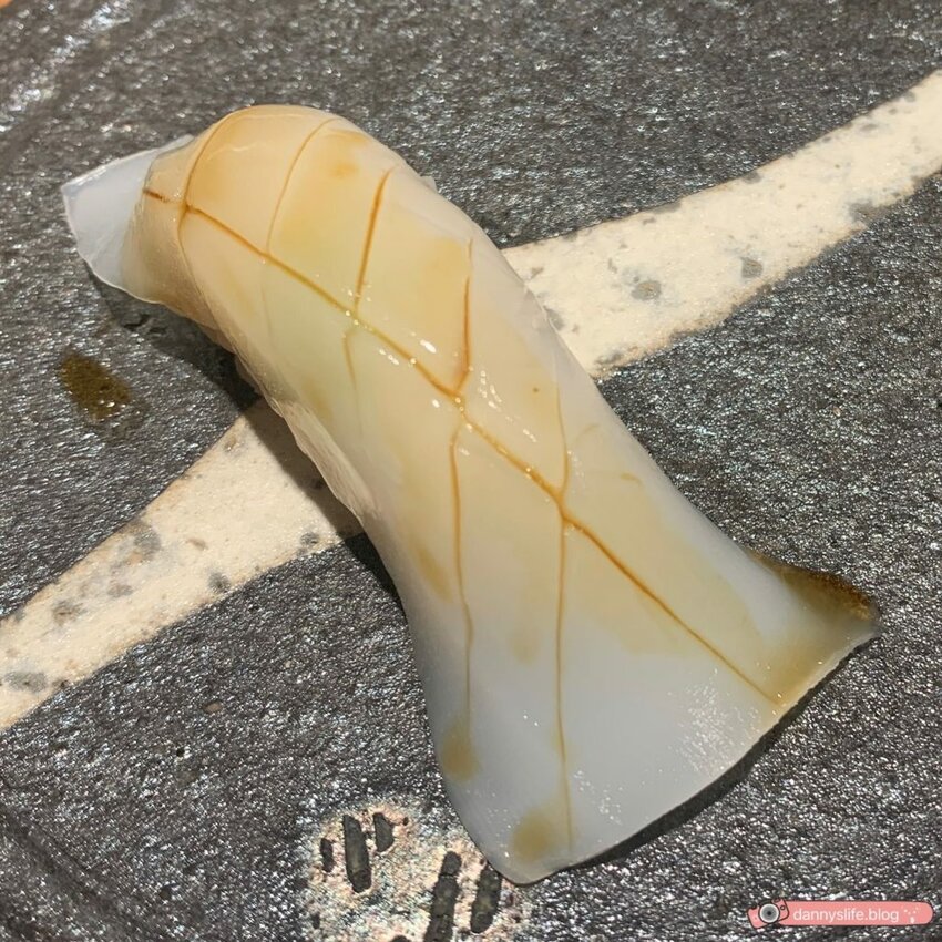 高CP值的日式板前壽司,多道新鮮食材、特色料理手法,加點爆量海膽壽司超美味!日式料理推薦~丹尼的吃喝玩樂 dannyslife.blog