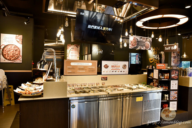 高CP值韓式年糕火鍋吃到飽，炸雞、韓國魚板、泡麵都吃到飽，兩餐公益店