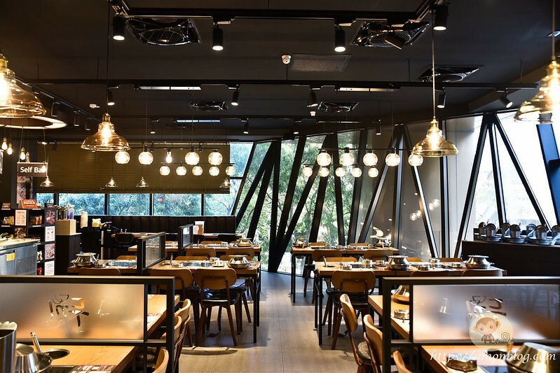 高CP值韓式年糕火鍋吃到飽，炸雞、韓國魚板、泡麵都吃到飽，兩餐公益店