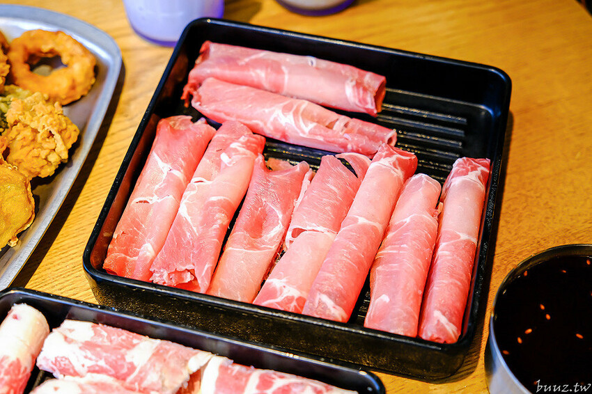 兩餐韓國年糕火鍋吃到飽,年糕、肉片、炸物飲料無限供應,限時優惠299起再打8折!