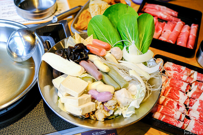 兩餐韓國年糕火鍋吃到飽,年糕、肉片、炸物飲料無限供應,限時優惠299起再打8折!