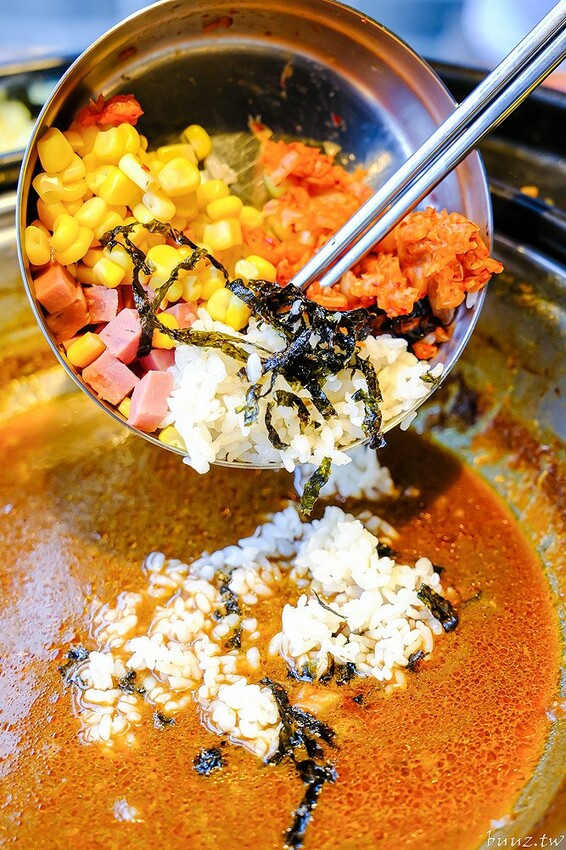 兩餐韓國年糕火鍋吃到飽,年糕、肉片、炸物飲料無限供應,限時優惠299起再打8折!