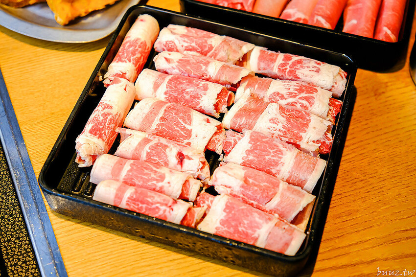 兩餐韓國年糕火鍋吃到飽,年糕、肉片、炸物飲料無限供應,限時優惠299起再打8折!