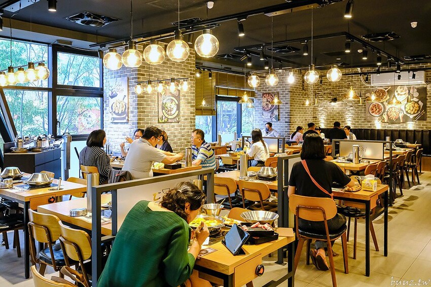 兩餐韓國年糕火鍋吃到飽,年糕、肉片、炸物飲料無限供應,限時優惠299起再打8折!