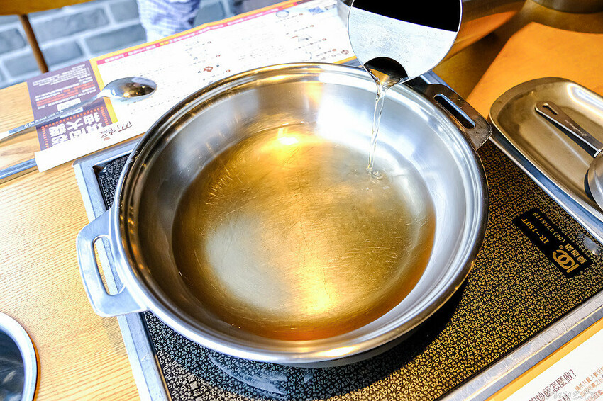 兩餐韓國年糕火鍋吃到飽,年糕、肉片、炸物飲料無限供應,限時優惠299起再打8折!