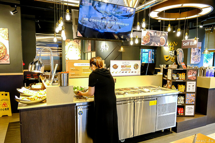 兩餐韓國年糕火鍋吃到飽,年糕、肉片、炸物飲料無限供應,限時優惠299起再打8折!