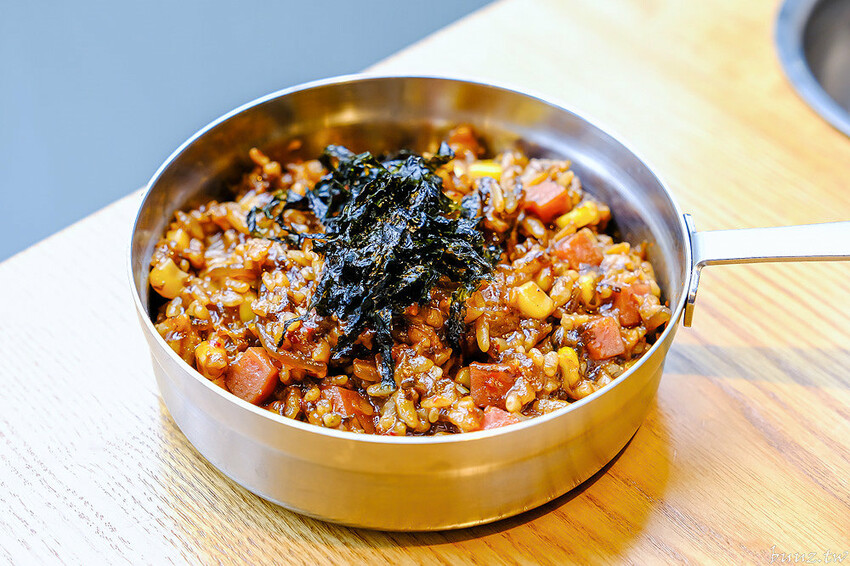 兩餐韓國年糕火鍋吃到飽,年糕、肉片、炸物飲料無限供應,限時優惠299起再打8折!